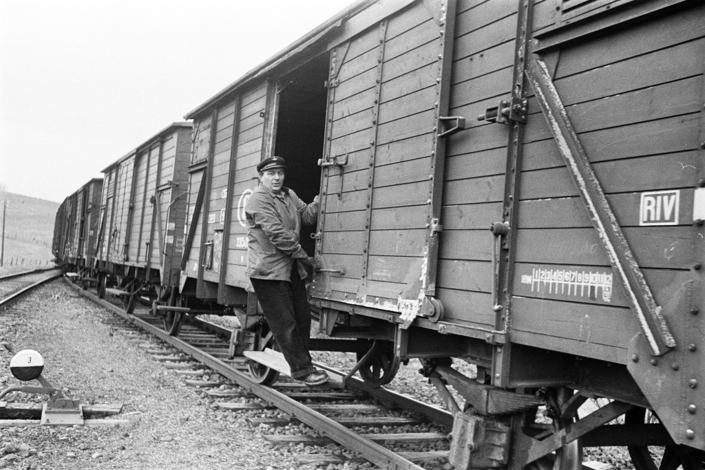 Dans les années 60, le personnel de train belge voyageait jusqu’à la gare de Wilwerdange  et gérait le triage des wagons luxembourgeois. (Photo Paul Aschman 1961, © Photothèque Ville de Luxembourg)